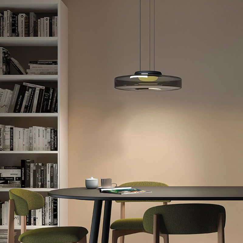 Moderne Deckenlampe mit getöntem Glasdesign