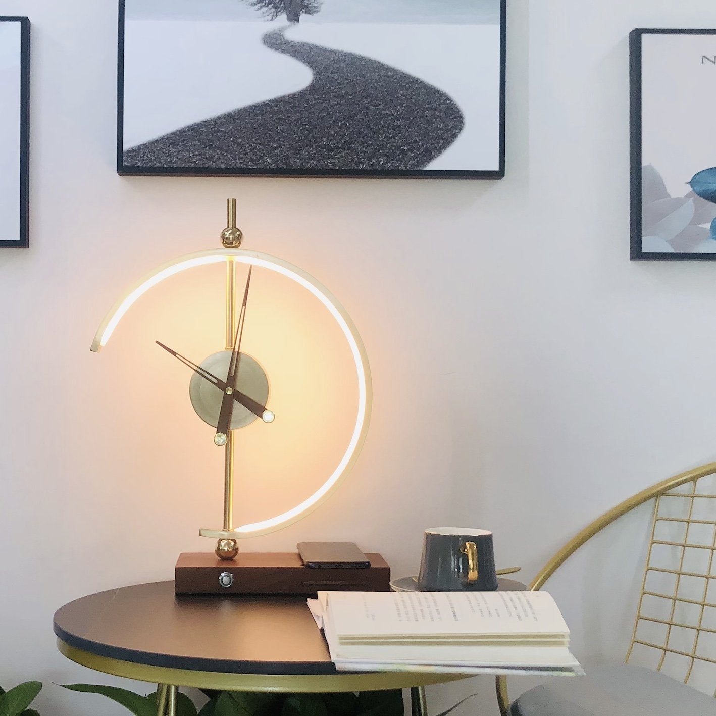 LED-Tischuhr mit Ladefunktion
