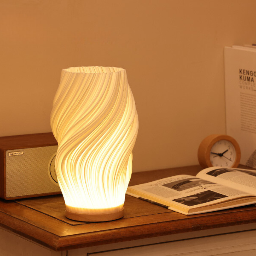 Weisse Spiralförmige Skulptur Tischlampe