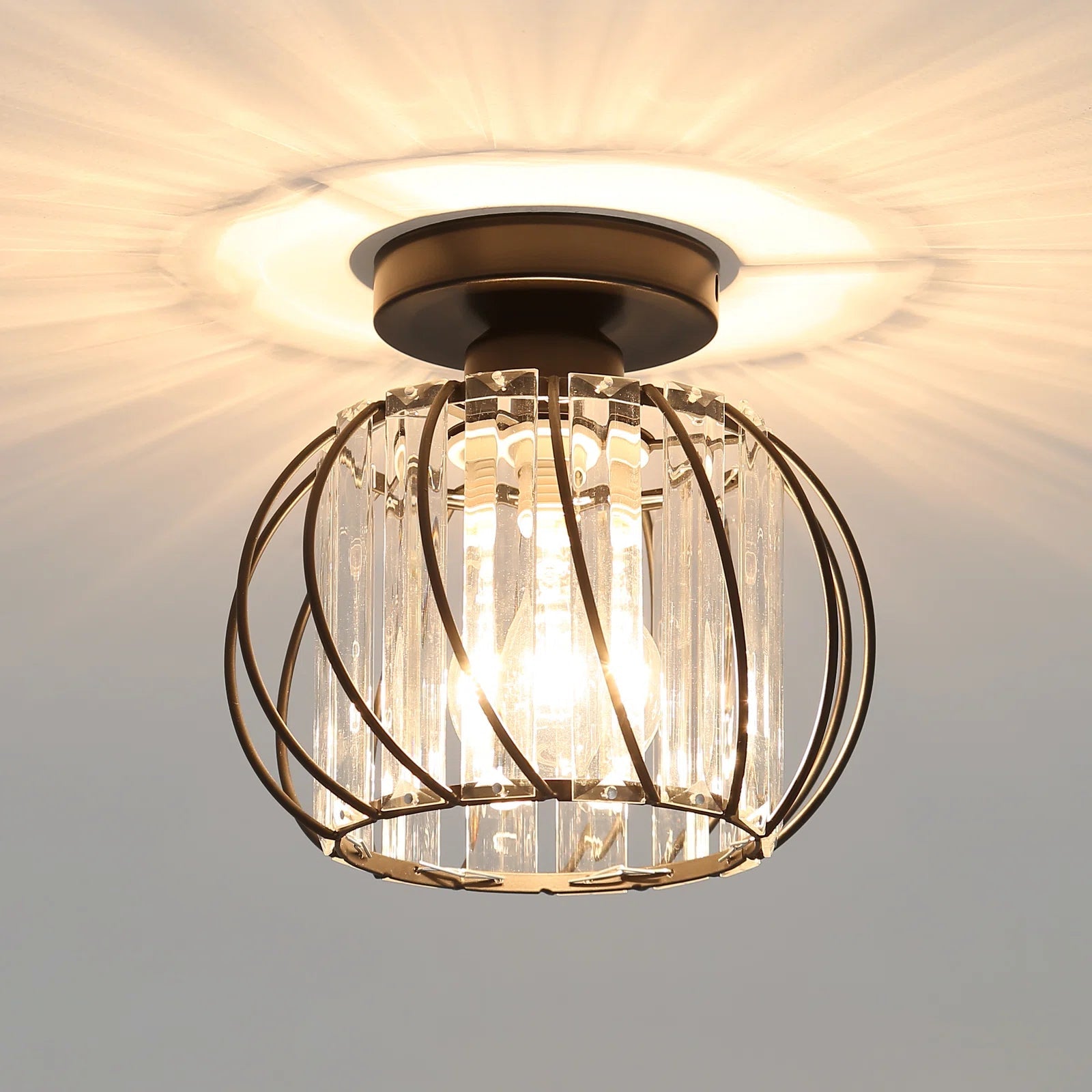 Deckenlampe mit Kristalleffekt und Metallrahmen