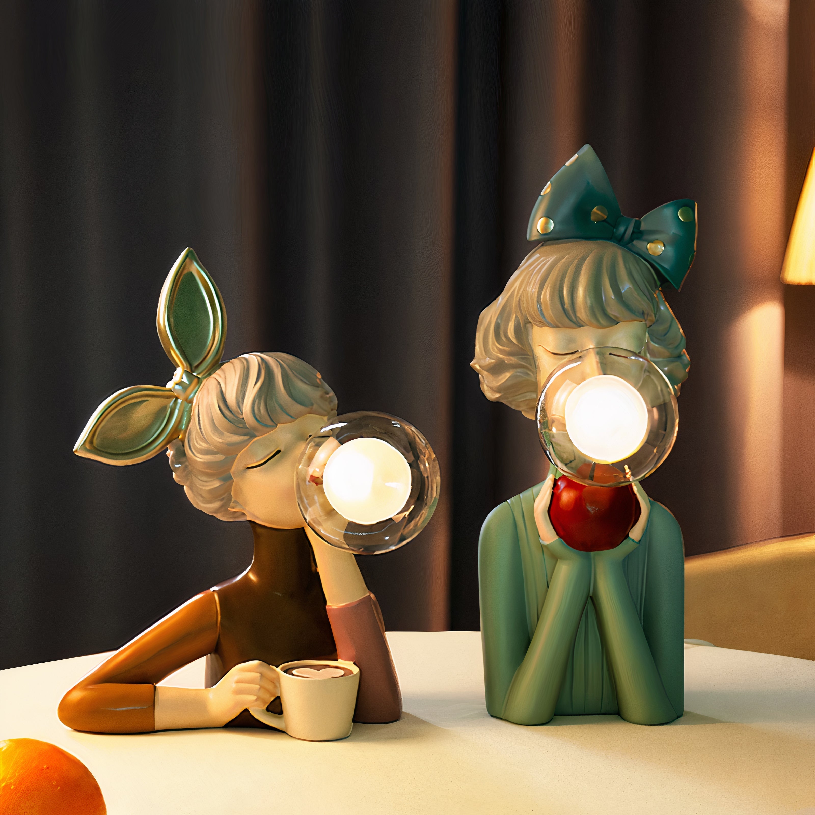 Figurale Tischlampe mit Kaugummiblasen-Licht