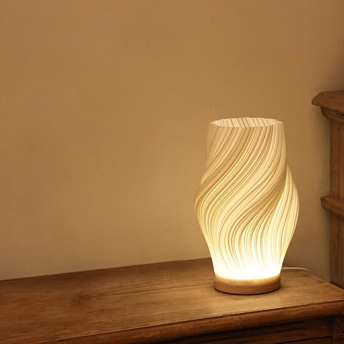 Weisse Spiralförmige Skulptur Tischlampe