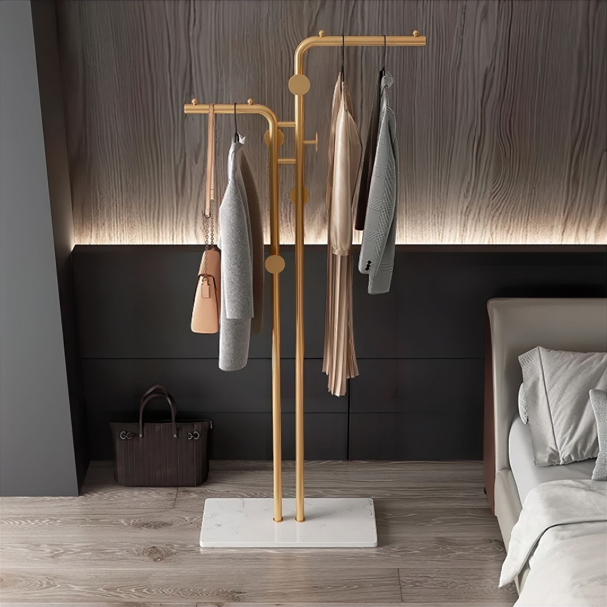 Goldene Kleiderstand mit Marmorfuß – Modern & Stabil