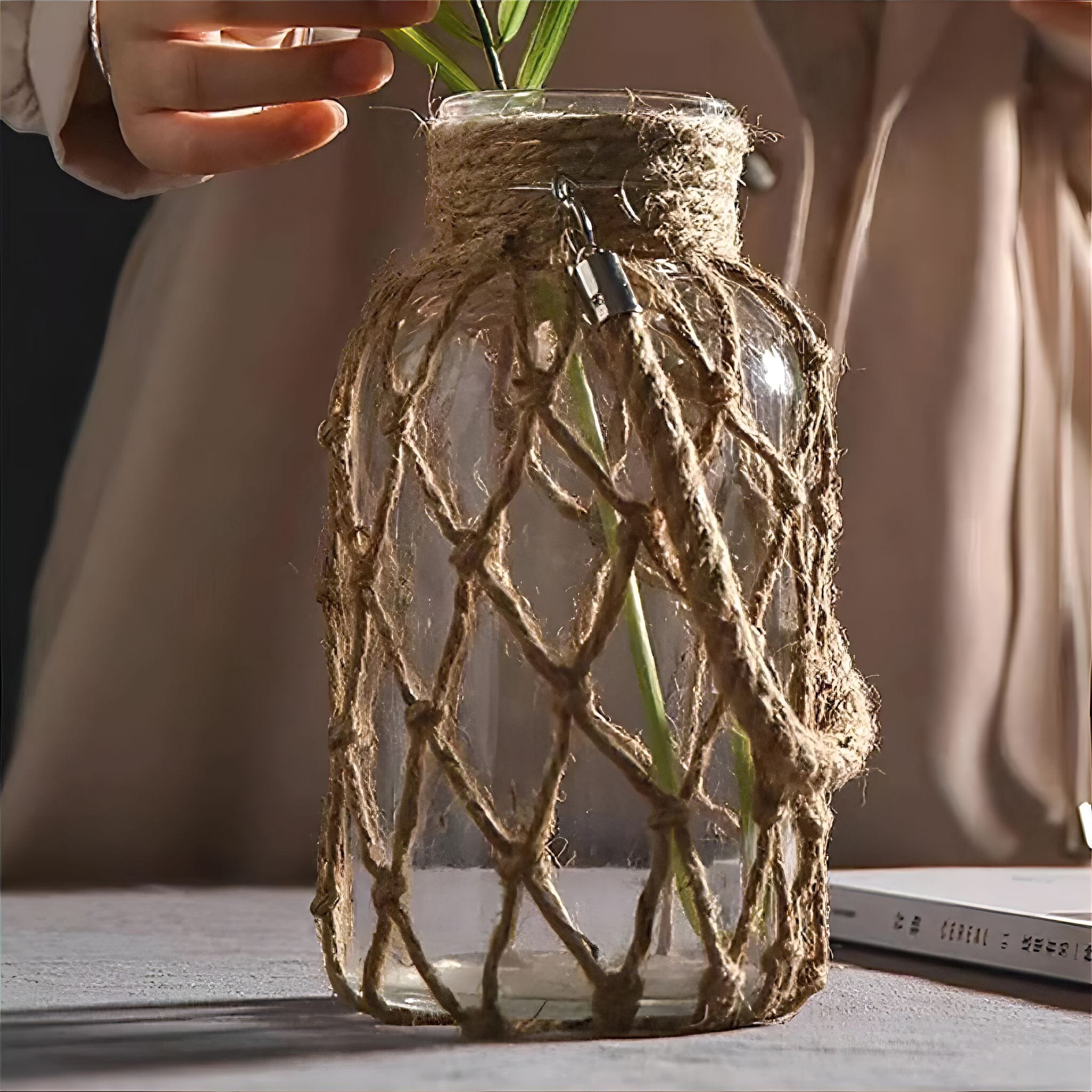 Rustikale Glasvase mit Juteseil – Boho Deko für Zuhause